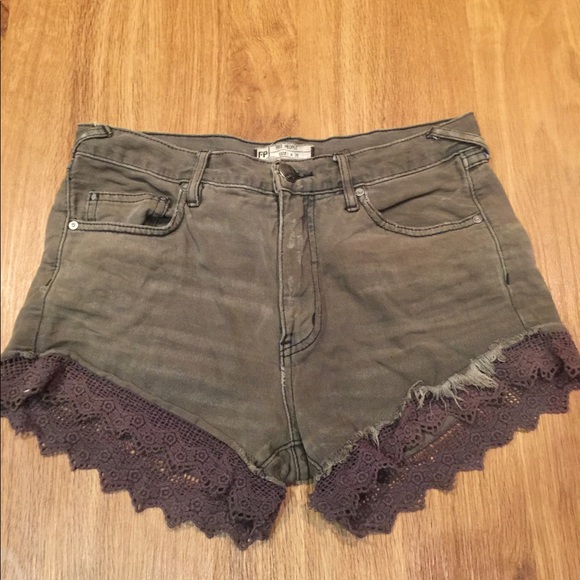 Free people size 25 crochet hem shorts - Picture 1 of 4